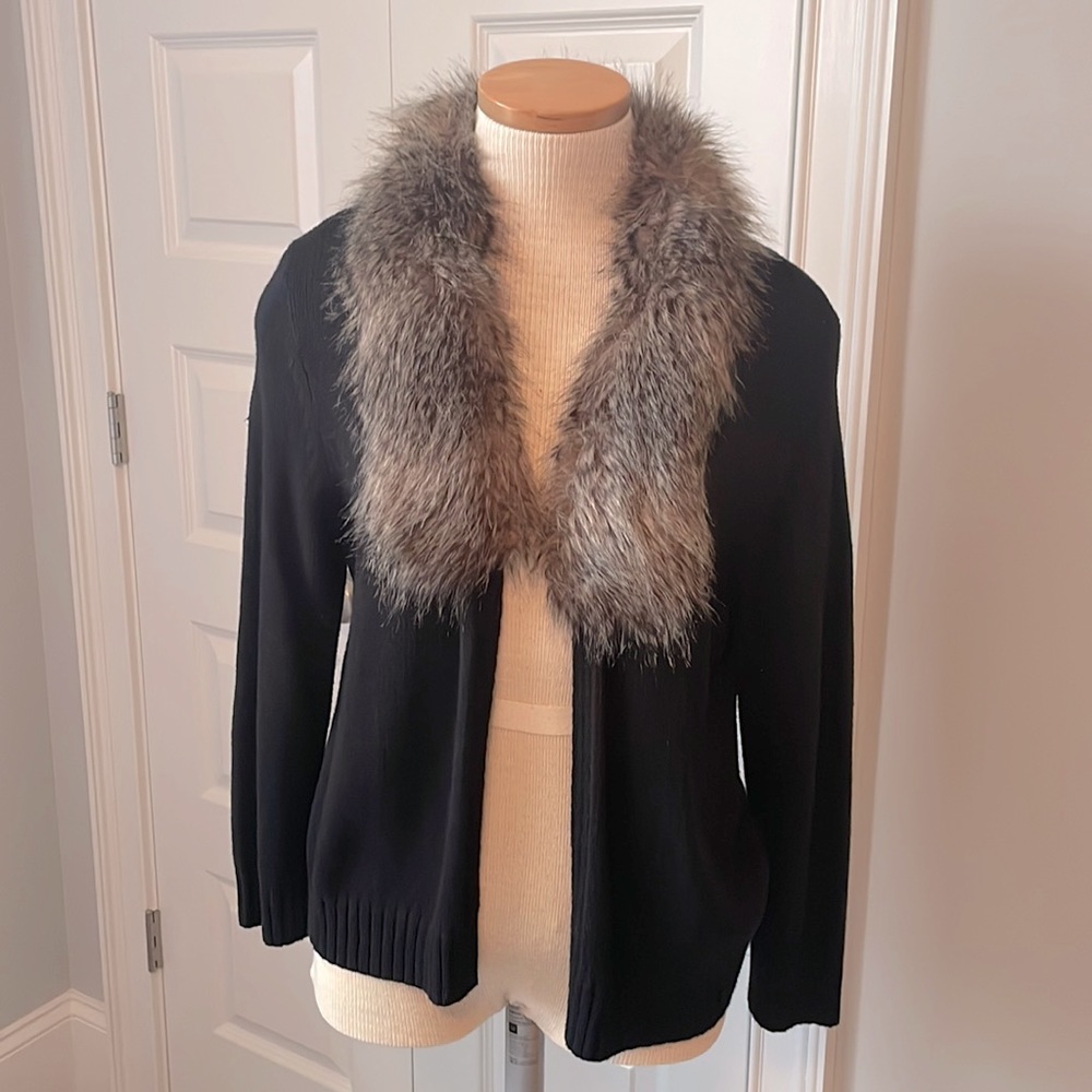 Vince Camuto 3/4 sleeve cardigan with removable faux fur collar. size large.
